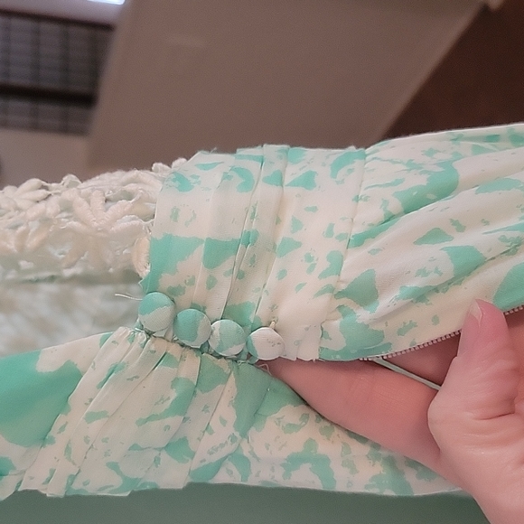 GUESS lightweight sundress- LIKE NEW! - Picture 5 of 8